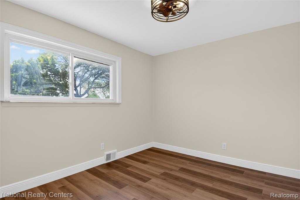 32008 Bunert Road Warren, MI 48088 - Photo 23 of 41