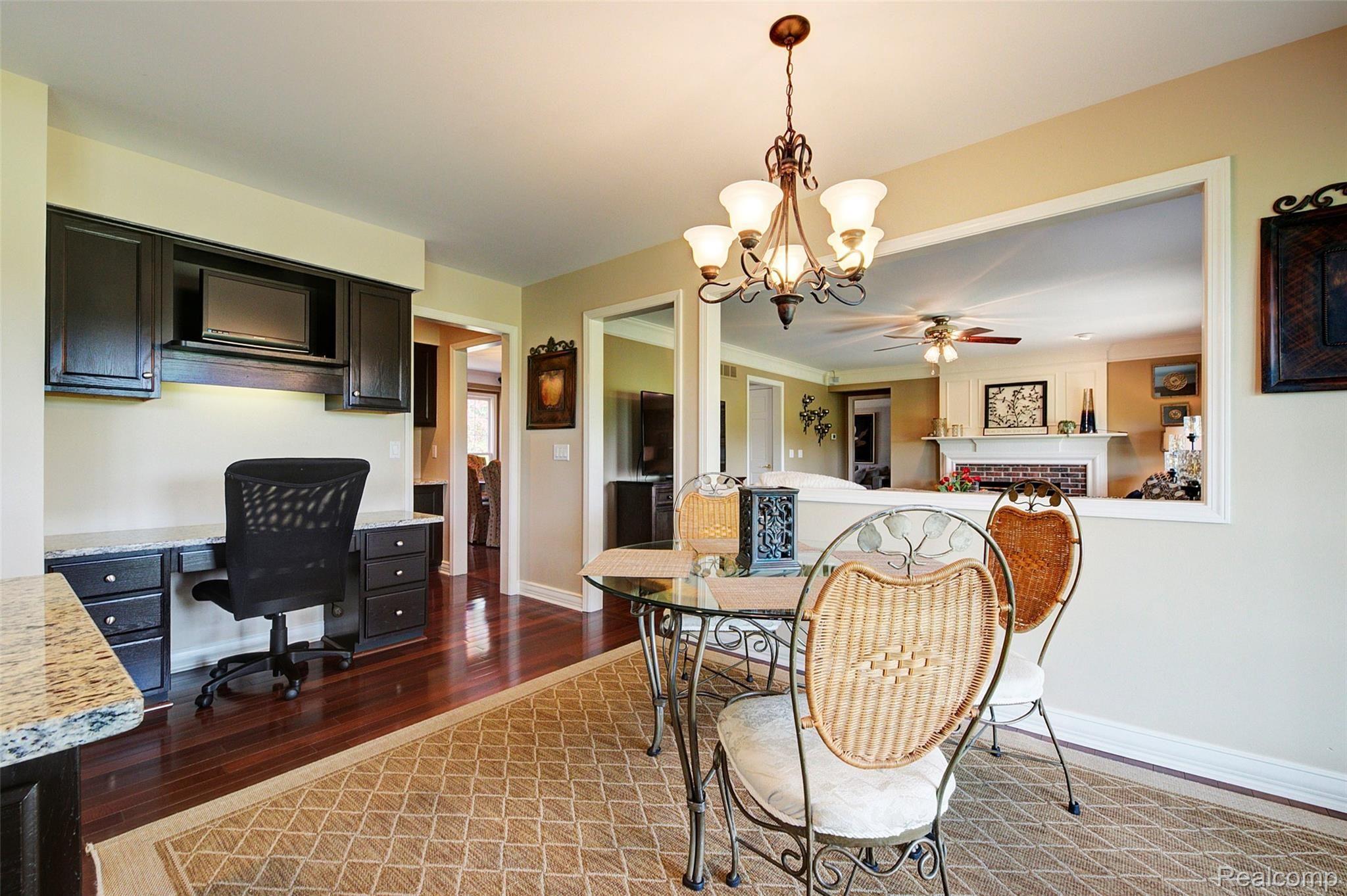 46703 Inverness Road Canton, MI 48188 - Photo 23 of 75 24 Eat In Area.jpg