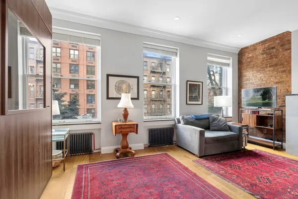 $3,950 | 459 West 47th Street, Unit 2R | Hell's Kitchen