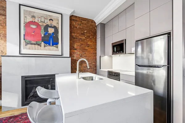 $3,950 | 459 West 47th Street, Unit 2R | Hell's Kitchen