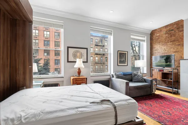 $3,950 | 459 West 47th Street, Unit 2R | Hell's Kitchen