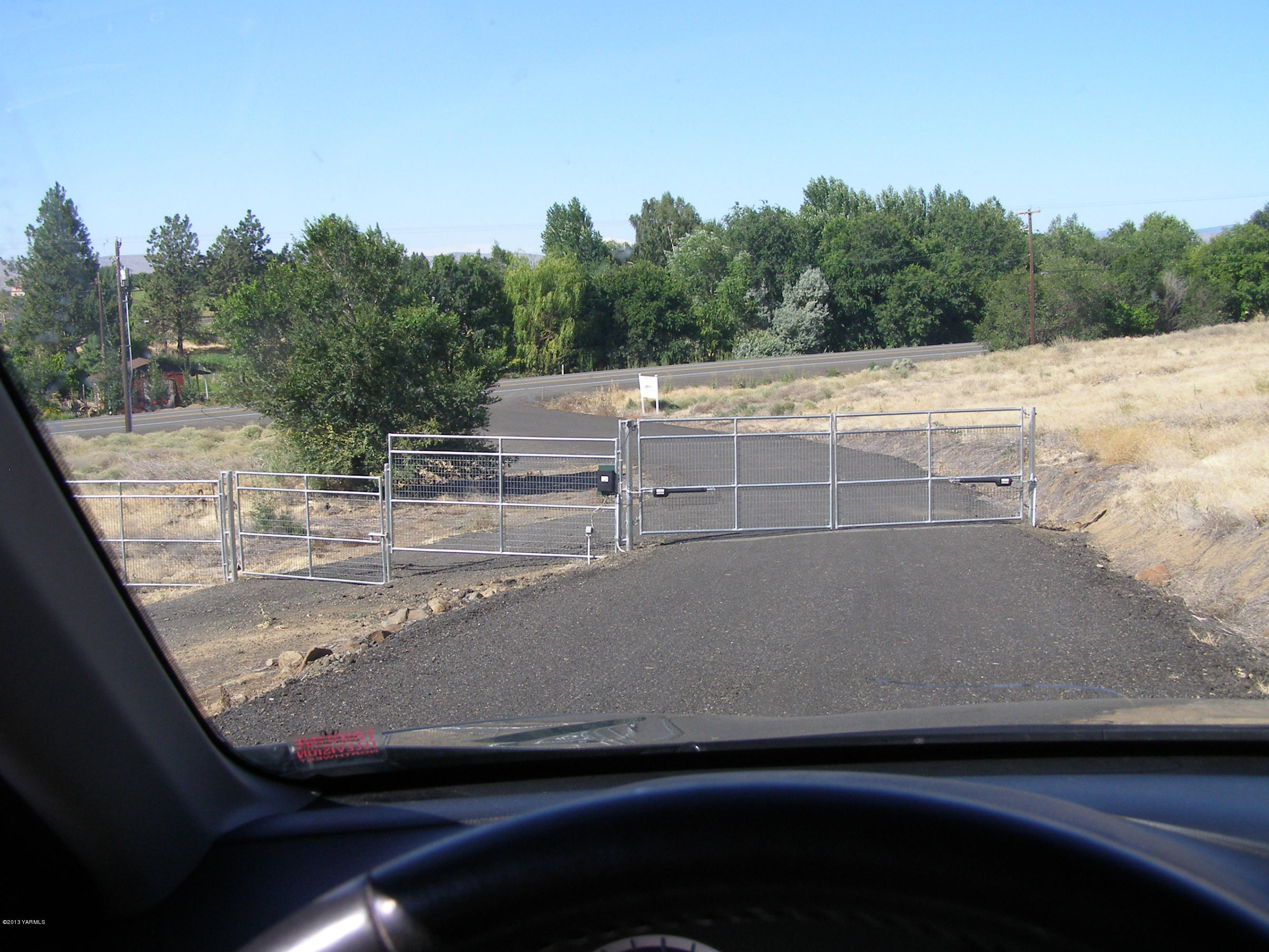 10893 Summitview Road Yakima, WA 98908 - Photo 6 of 6 a view of a outdoor space