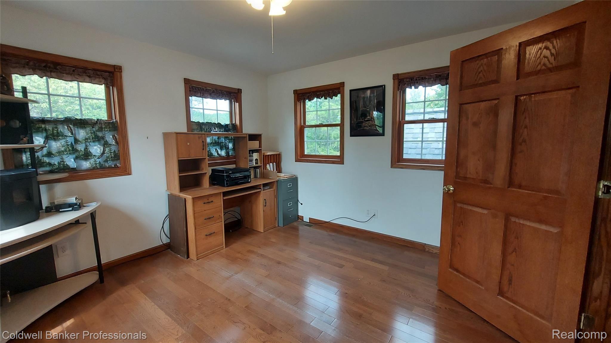 997 South Garner Road Milford, MI 48380 - Photo 36 of 43 Office/Lib