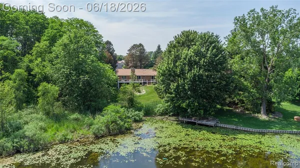 $635,000 | 1101 South Lake Valley Drive, Fenton, MI 48430