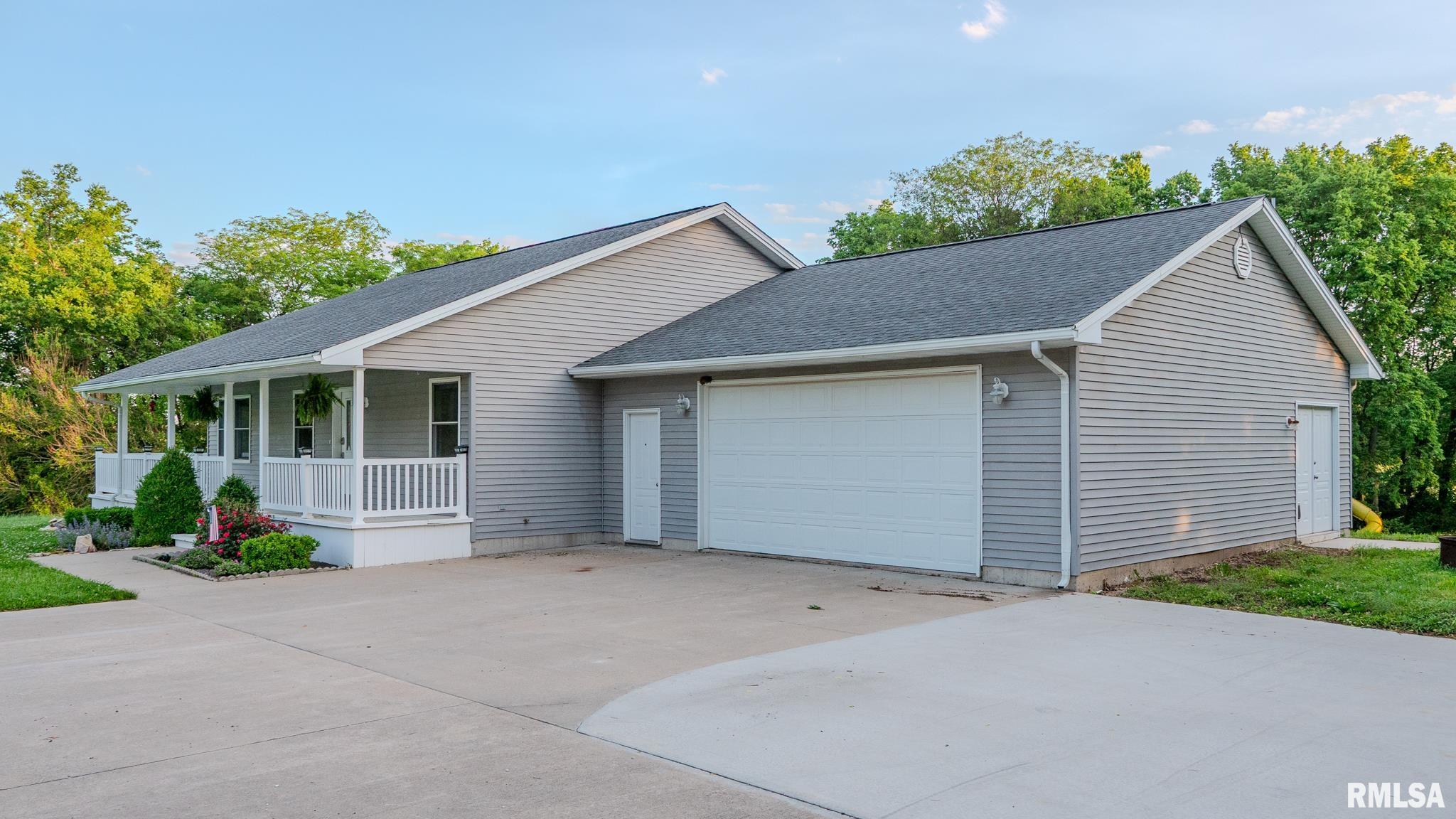 1447 North 200th Avenue Payson, IL 62360 - Photo 5 of 45