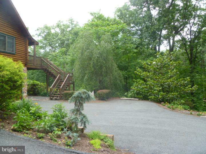 375 Oregon Road Mohnton, PA 19540 - Photo 3 of 25 Driveway