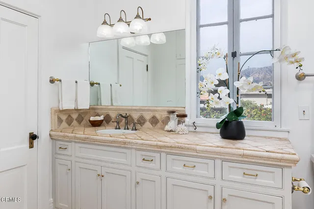 $2,595,000 | 261 South Allen Avenue, Pasadena, CA 91106