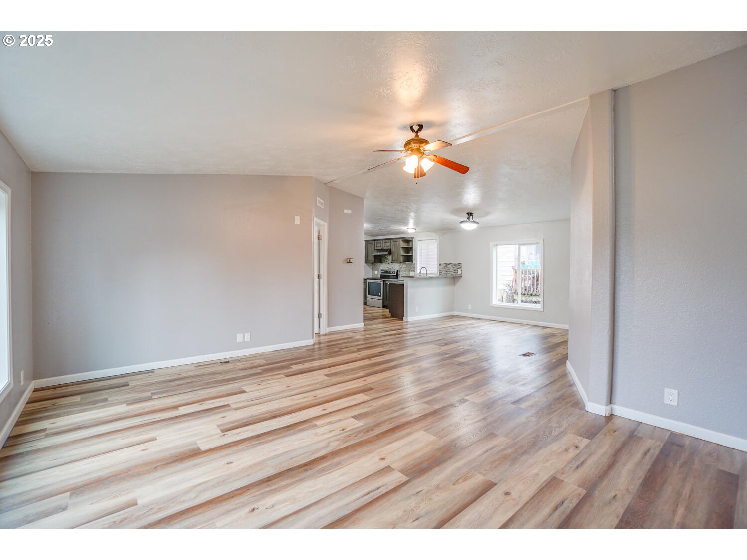 415 Northeast 194th Street, Unit 17 Ridgefield, WA 98642 - Photo 8 of 35