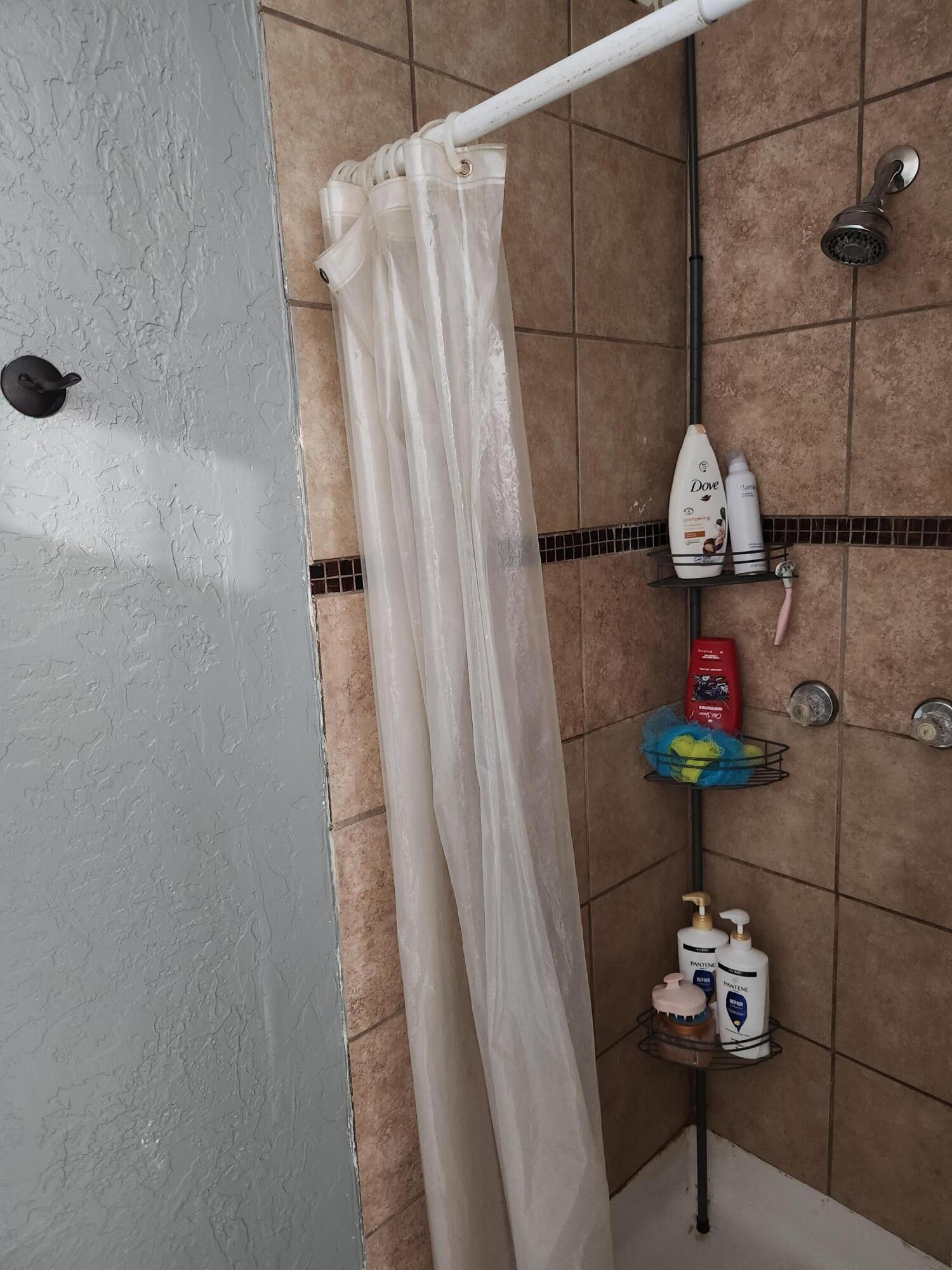 752 South R Street Tulare, CA 93274 - Photo 13 of 27 Hall Shower