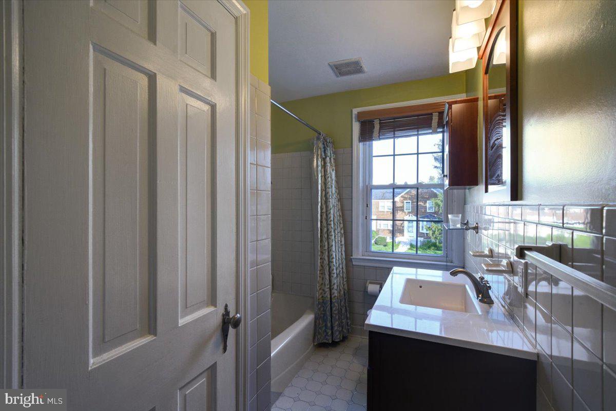 404 Stratford Road Catonsville, MD 21228 - Photo 11 of 28 Gallery Image 11