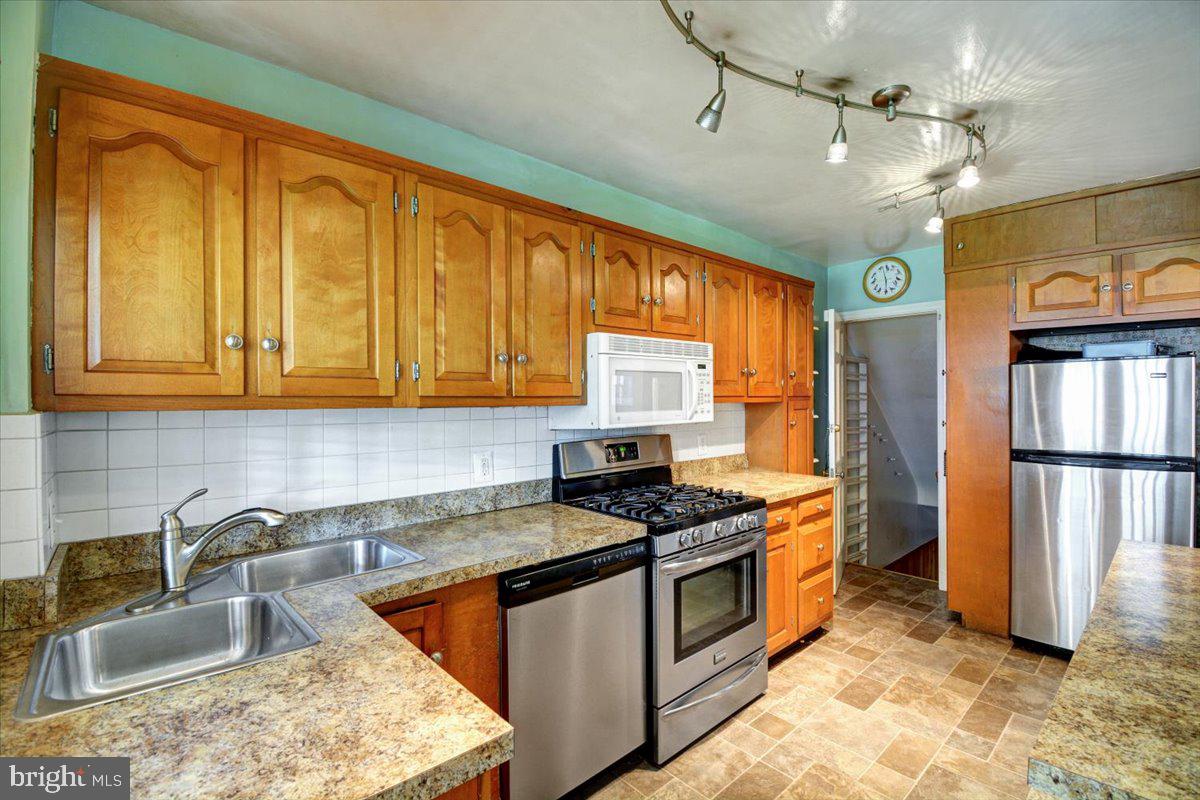 404 Stratford Road Catonsville, MD 21228 - Photo 5 of 28 Gallery Image 5