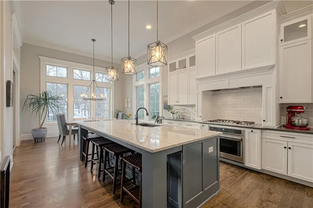 $1,999,000 | 2813 West 91st Street, Leawood, KS 66206