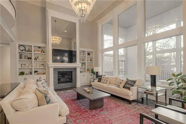$1,999,000 | 2813 West 91st Street, Leawood, KS 66206