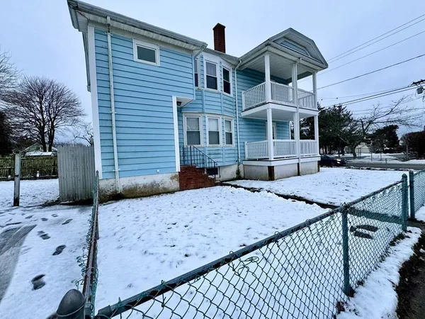 $2,000 | 67 Sycamore Street, Unit 2, Fairhaven, MA 02719