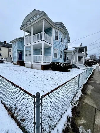 $2,000 | 67 Sycamore Street, Unit 2, Fairhaven, MA 02719