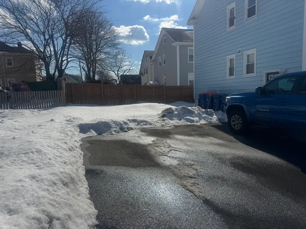 $2,000 | 67 Sycamore Street, Unit 2, Fairhaven, MA 02719