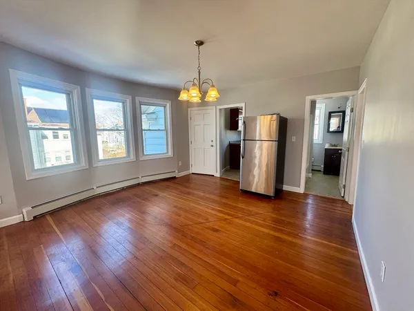 $2,000 | 67 Sycamore Street, Unit 2, Fairhaven, MA 02719