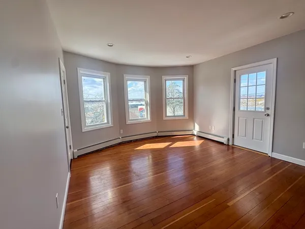 $2,000 | 67 Sycamore Street, Unit 2, Fairhaven, MA 02719