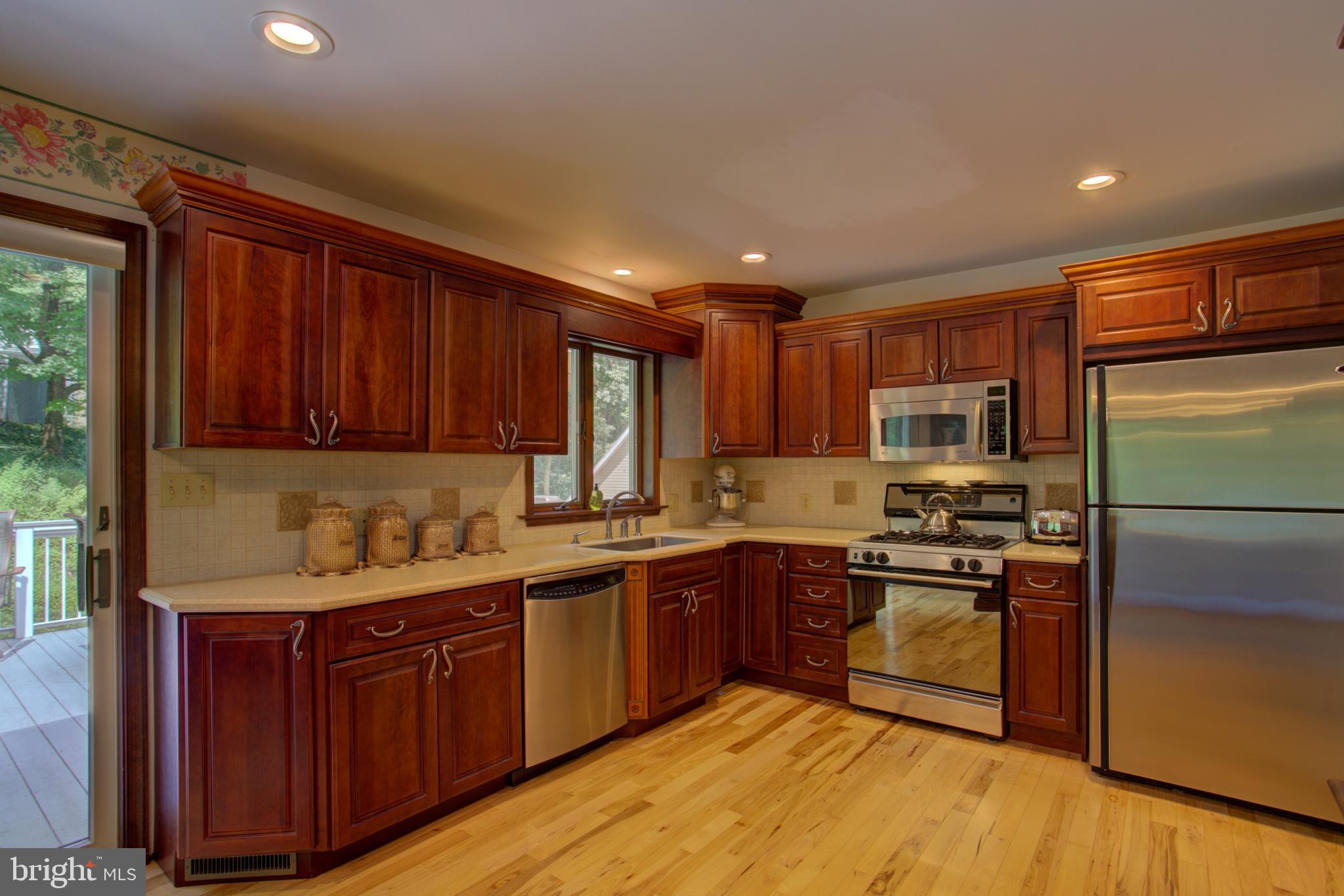 178 Ridge Avenue Ephrata, PA 17522 - Photo 8 of 44 Main level Kitchen