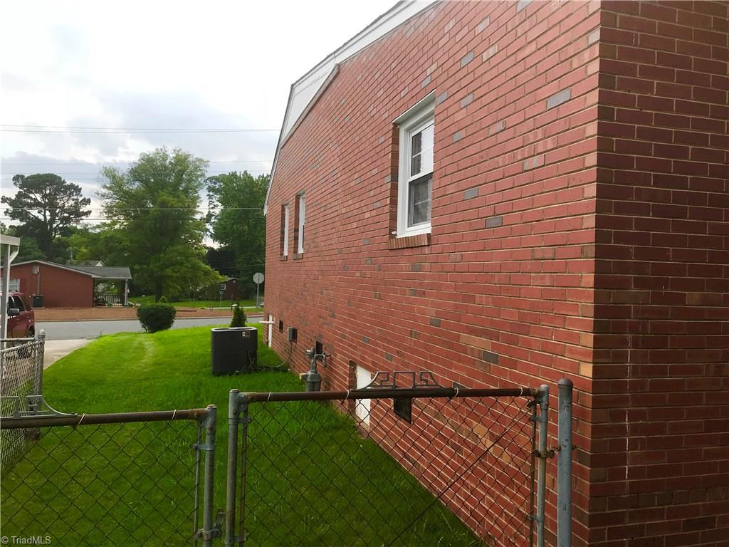2033 Twain Road Greensboro, NC 27405 - Photo 12 of 15 Gallery Image 12