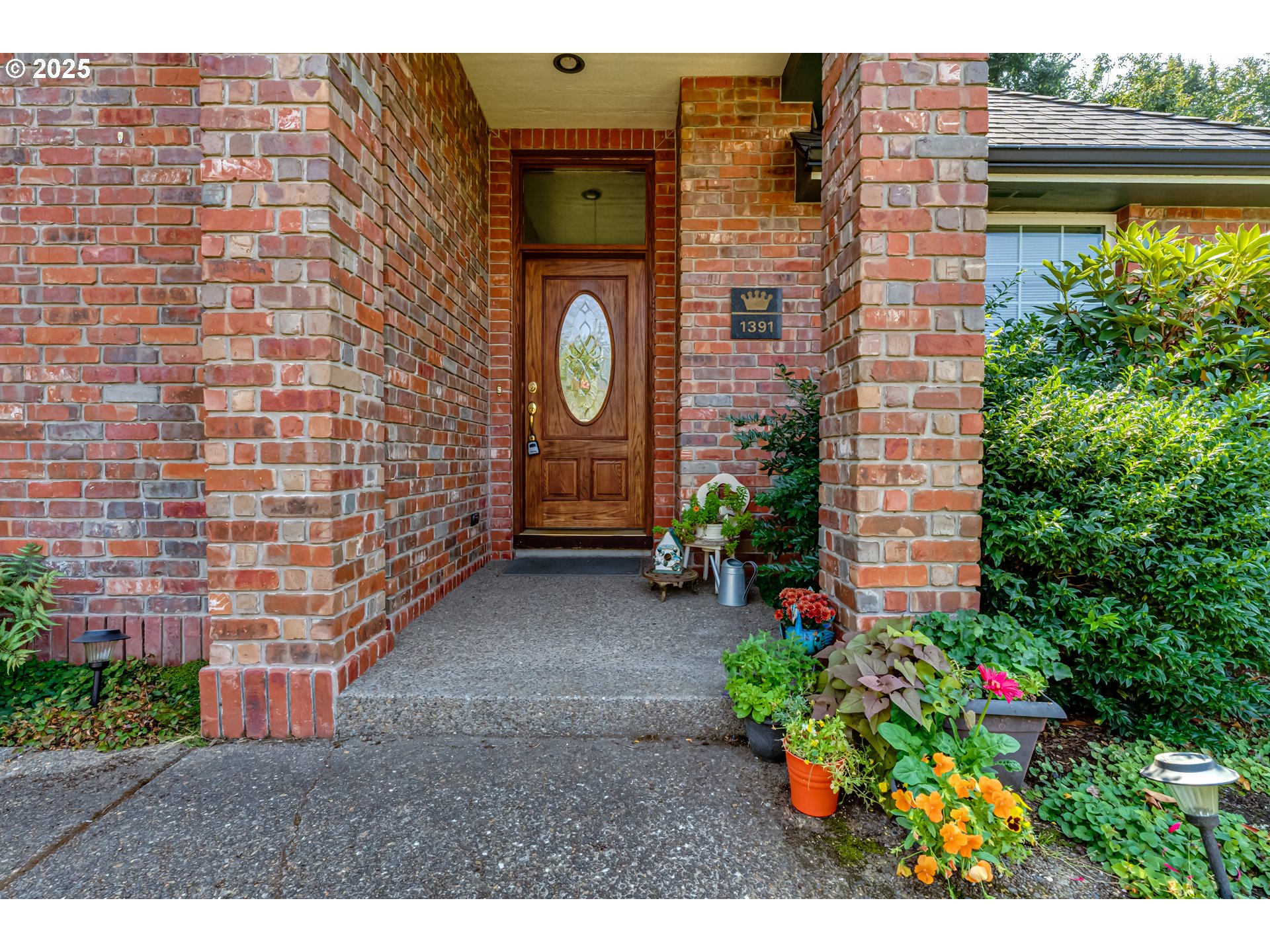 1391 Wimbledon Place Springfield, OR 97477 - Photo 2 of 40