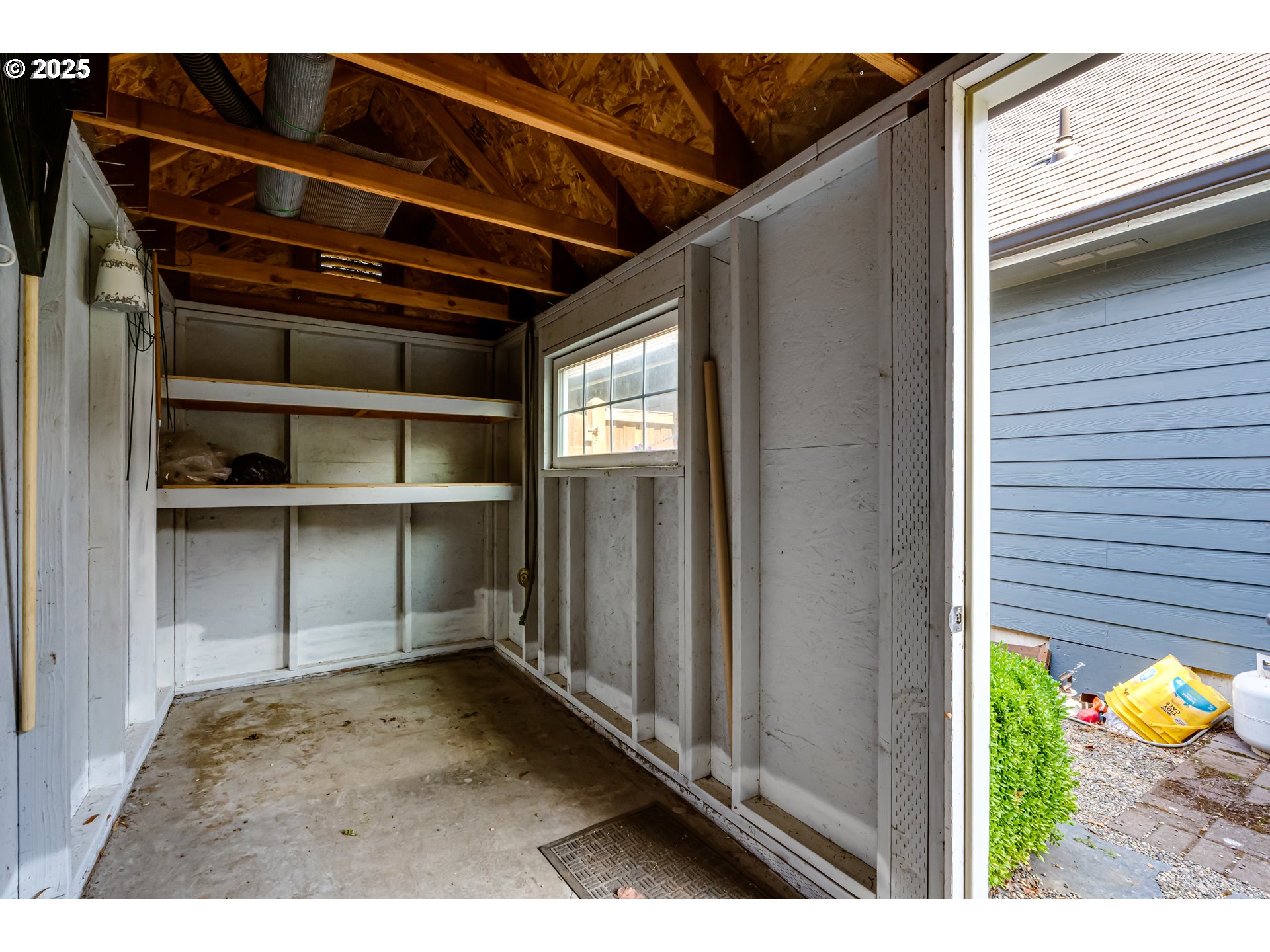 1391 Wimbledon Place Springfield, OR 97477 - Photo 37 of 40
