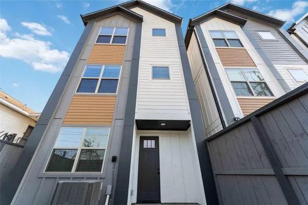 $2,650 | 2524 Live Oak Street, Houston, TX 77004