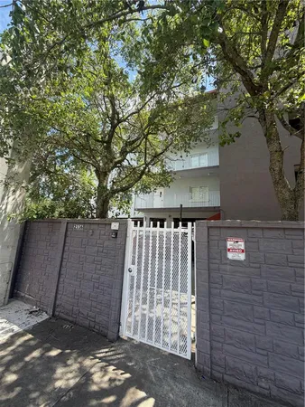 $1,900 | 2536 Northwest 24th Street, Unit 3F, Miami, FL 33142