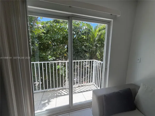 $1,900 | 2536 Northwest 24th Street, Unit 3F, Miami, FL 33142