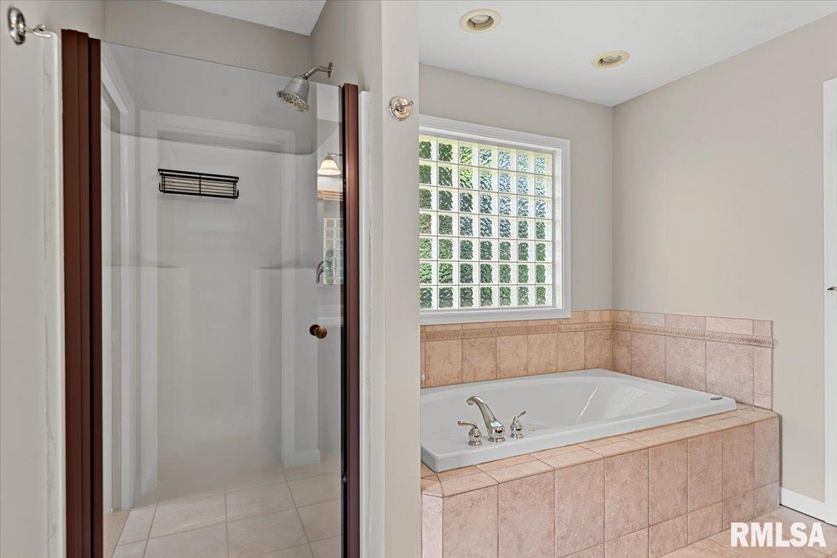 209 Huntington Road Chatham, IL 62629 - Photo 20 of 51