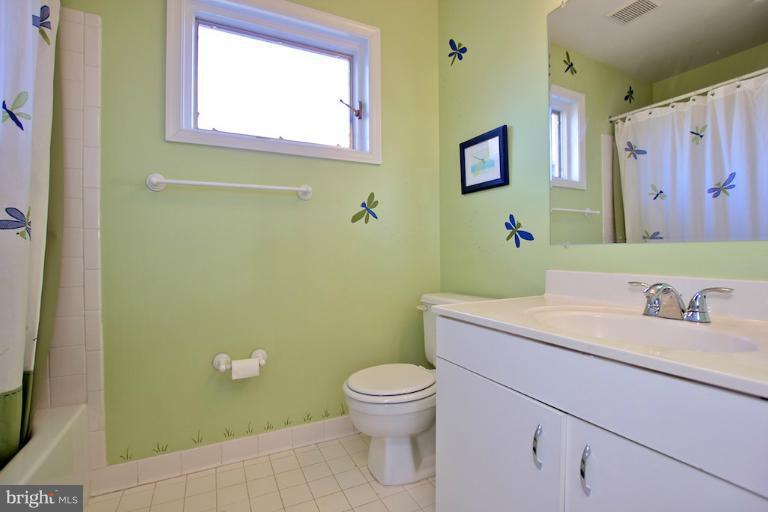 7 Rutledge Court Sterling, VA 20165 - Photo 15 of 27 Bath