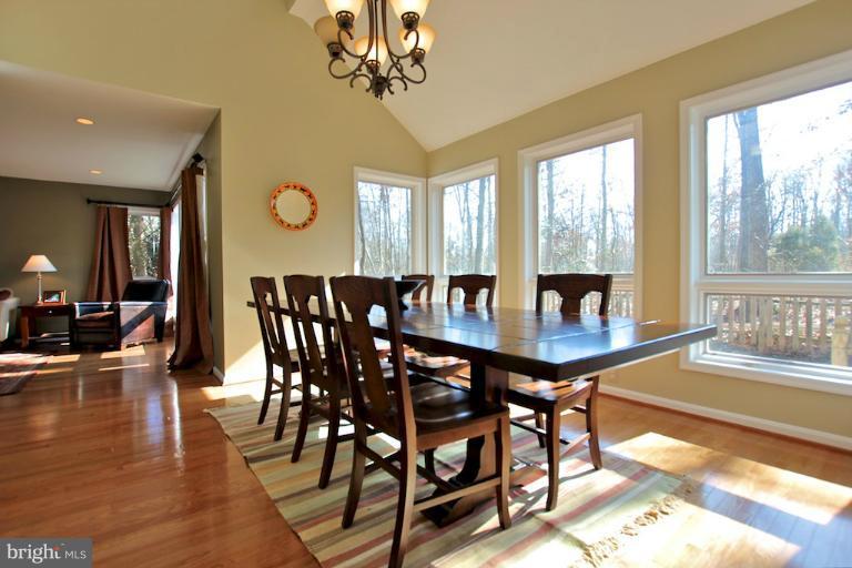 7 Rutledge Court Sterling, VA 20165 - Photo 4 of 27 Dining Room