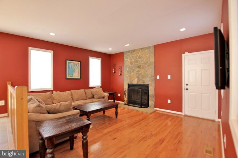 7 Rutledge Court Sterling, VA 20165 - Photo 8 of 27 Family Room