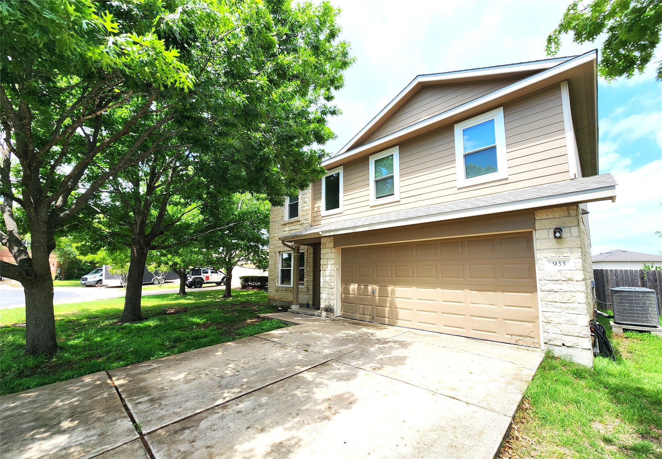 933 Meadow Ridge Loop Georgetown, TX 78626 - Photo 5 of 28 a front view of house with yard