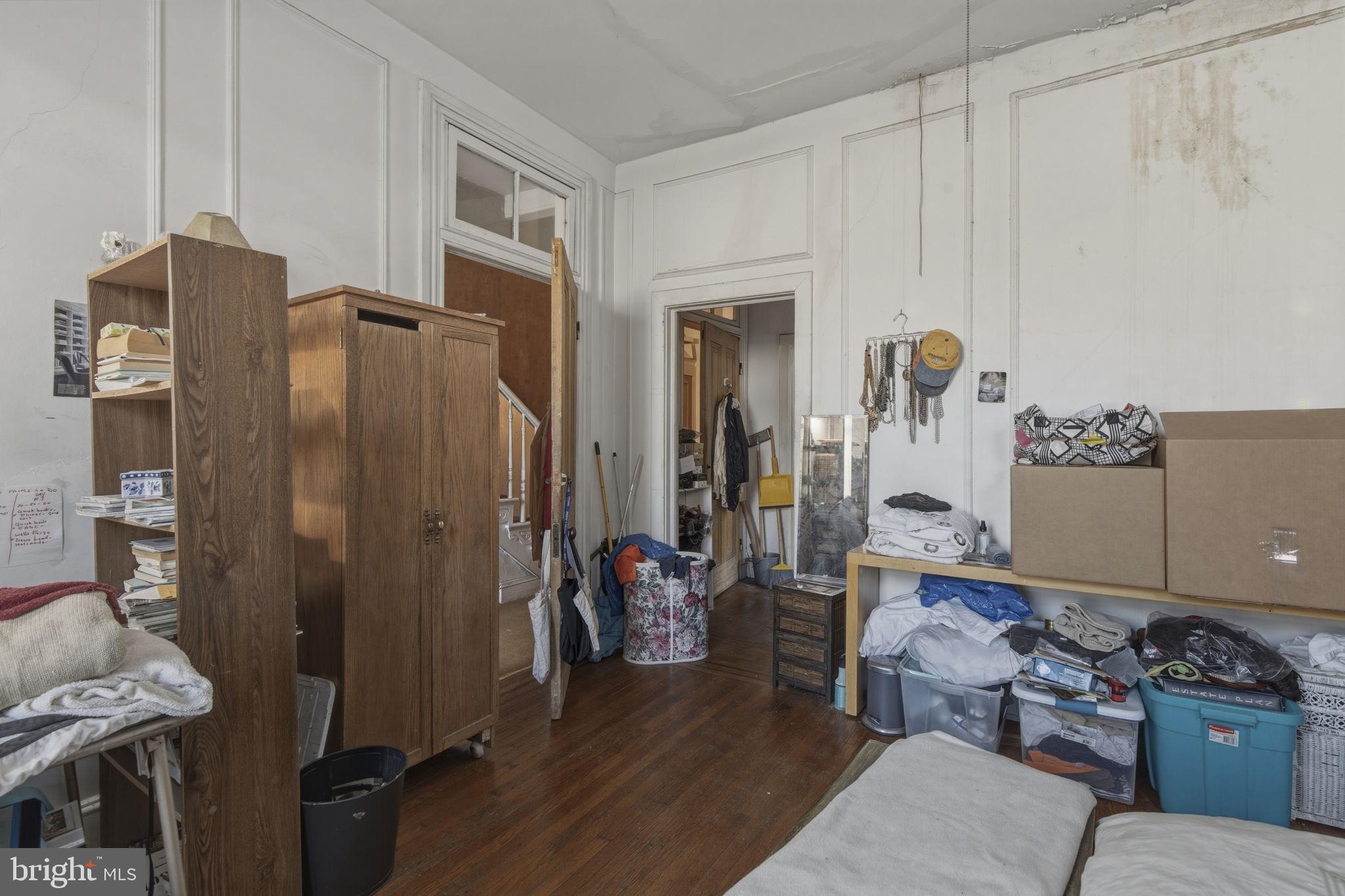 222 West Madison Street Baltimore, MD 21201 - Photo 21 of 40 a room with furniture a rug and a closet
