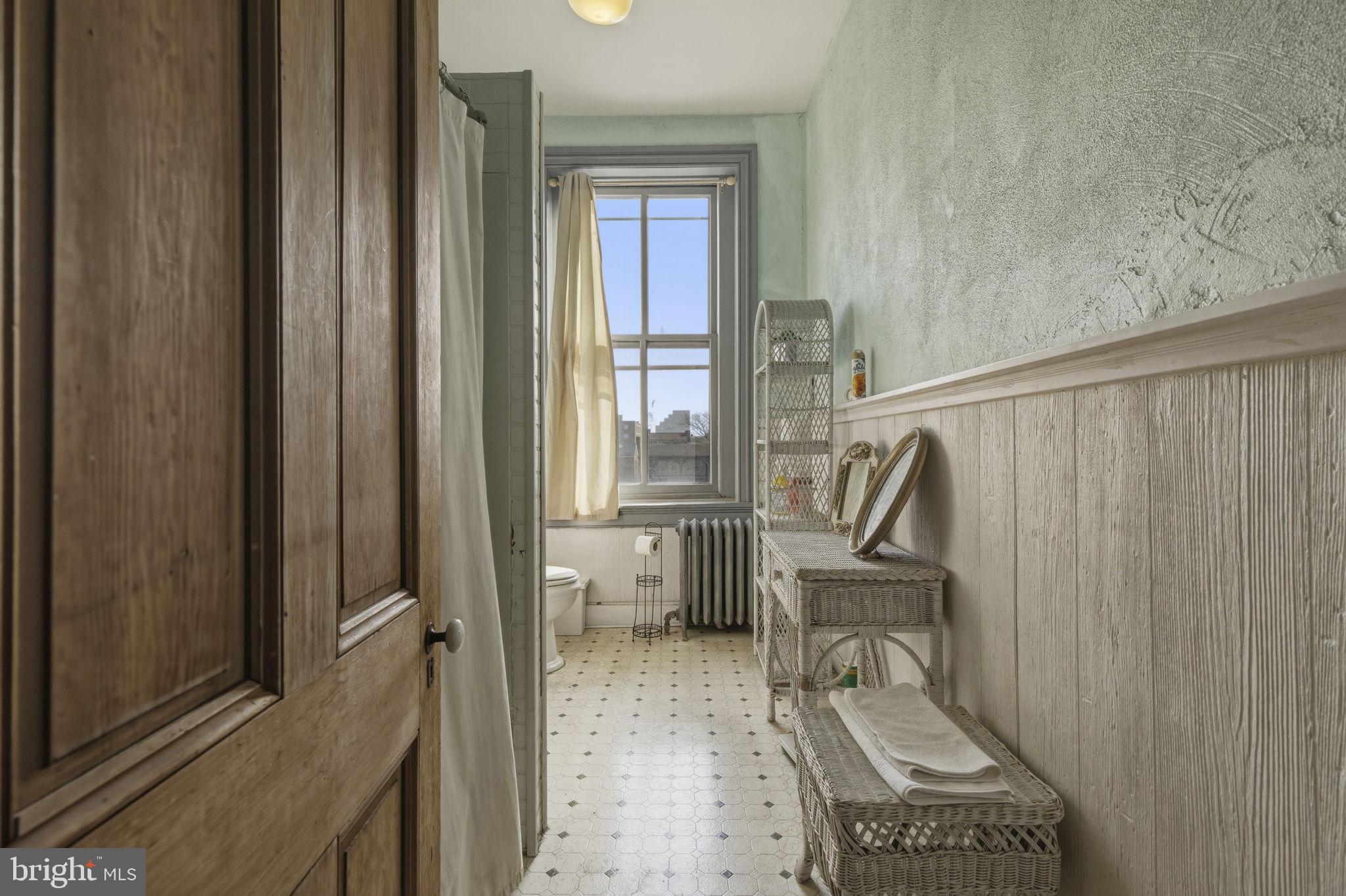 222 West Madison Street Baltimore, MD 21201 - Photo 25 of 40 a bathroom with a toilet a sink and glass door