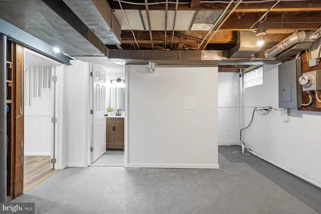 a view of utility room