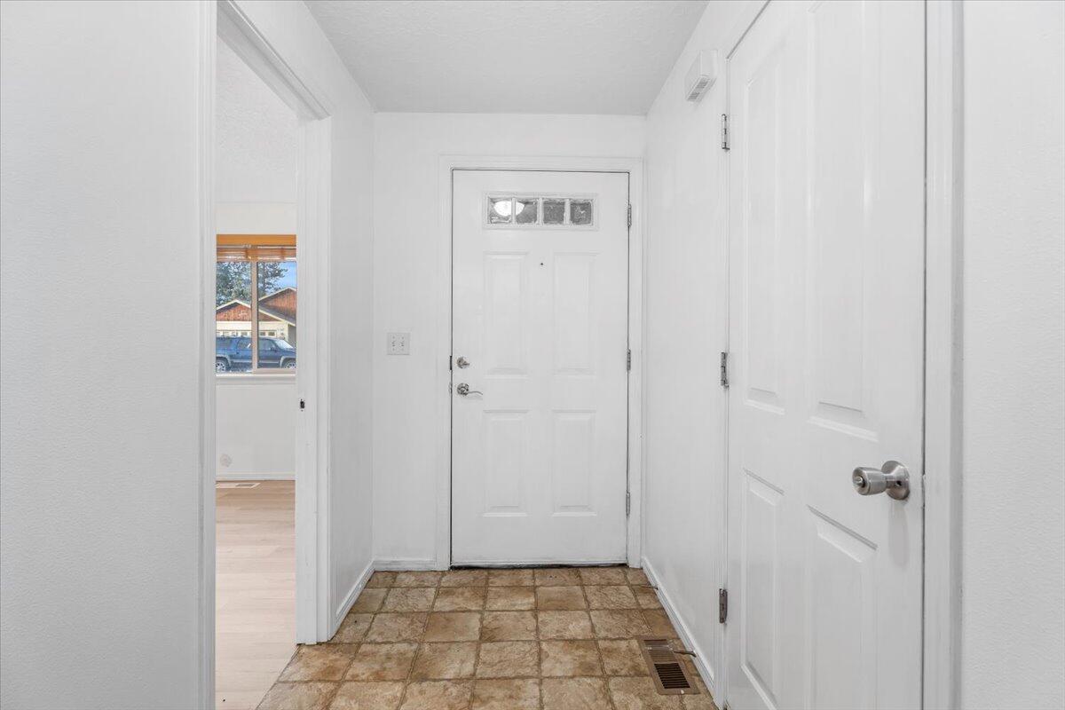 02-Entryway