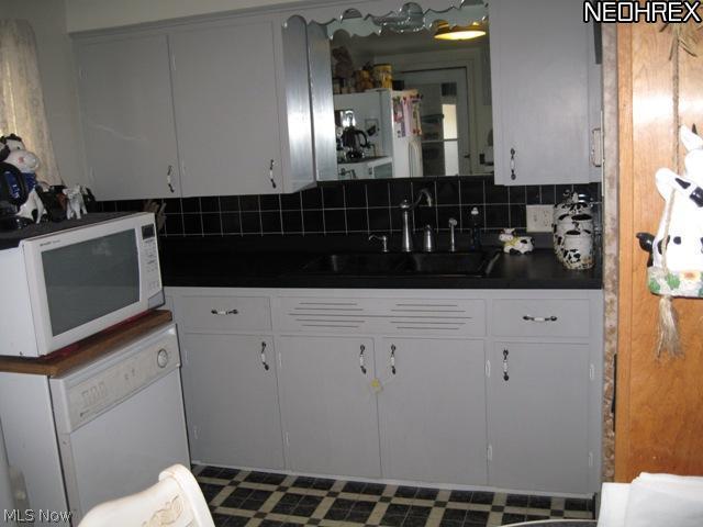 1647 Edmeyer Avenue Northwest Canton, OH 44708 - Photo 10 of 25 Gallery Image 10