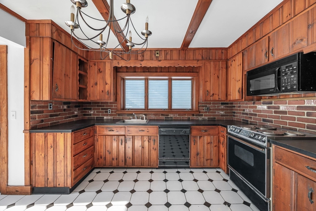 10 Arbutus Road Swampscott, MA 01907 - Photo 14 of 40 Gallery Image 14
