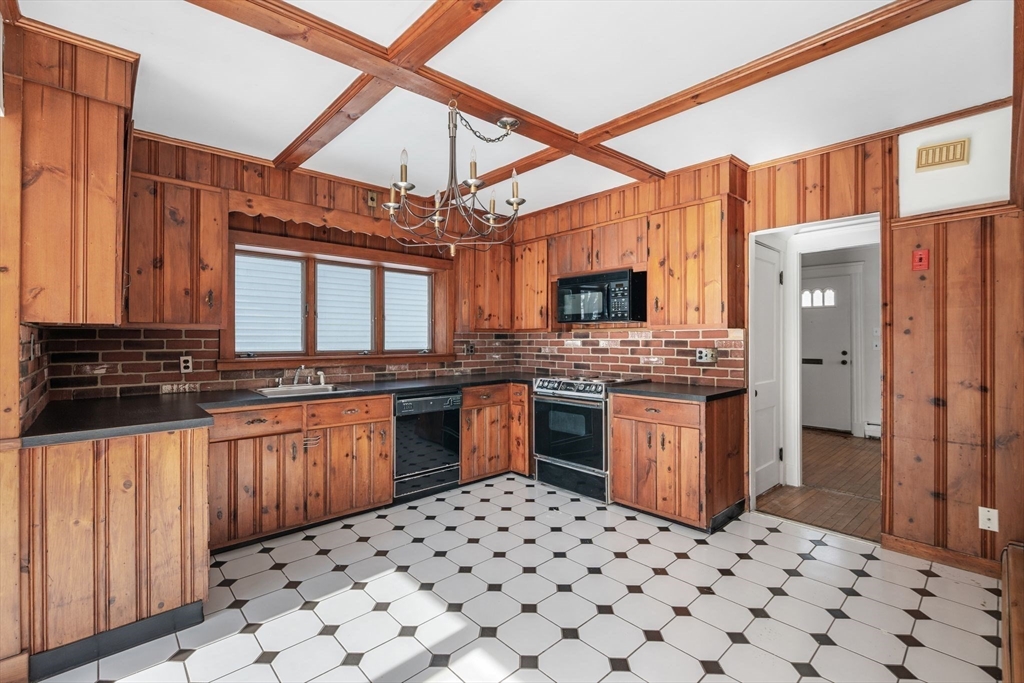 10 Arbutus Road Swampscott, MA 01907 - Photo 17 of 40 Gallery Image 17