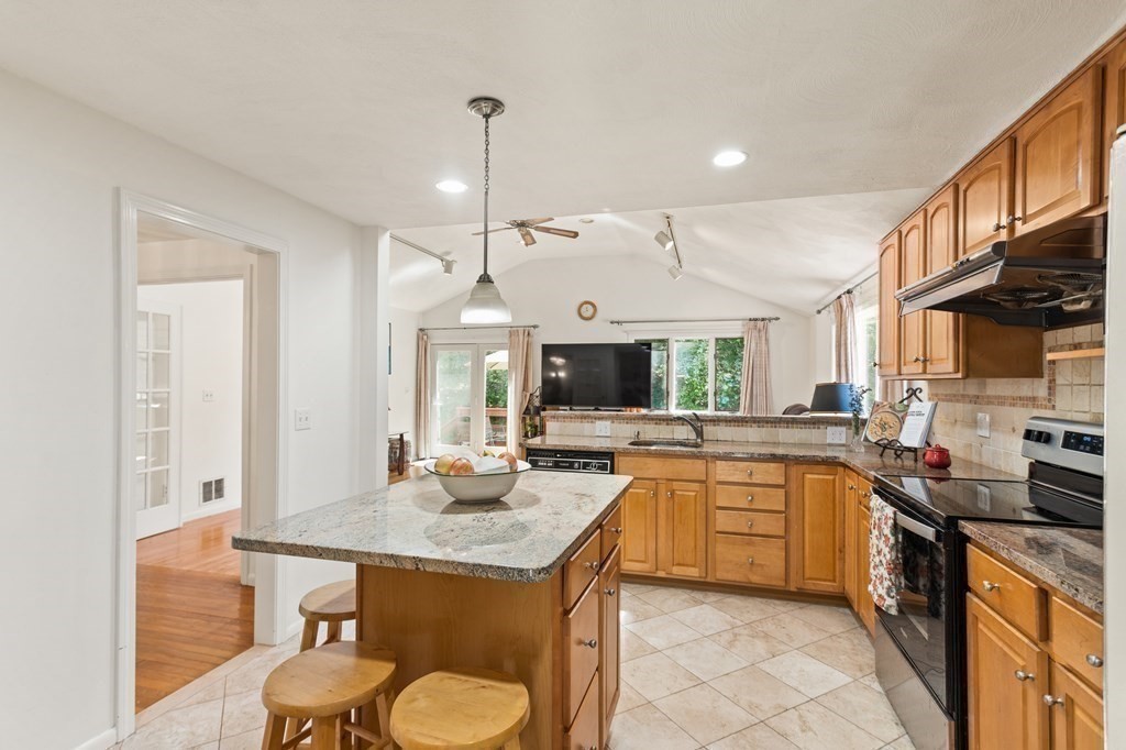 12 Trayer Road Canton, MA 02021 - Photo 12 of 38 Gallery Image 12