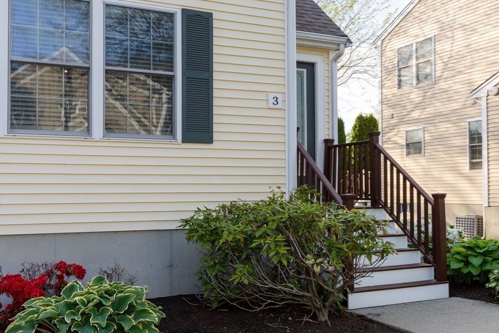 3 Carleton Street, Unit 3 Wareham, MA 02558 - Photo 4 of 41