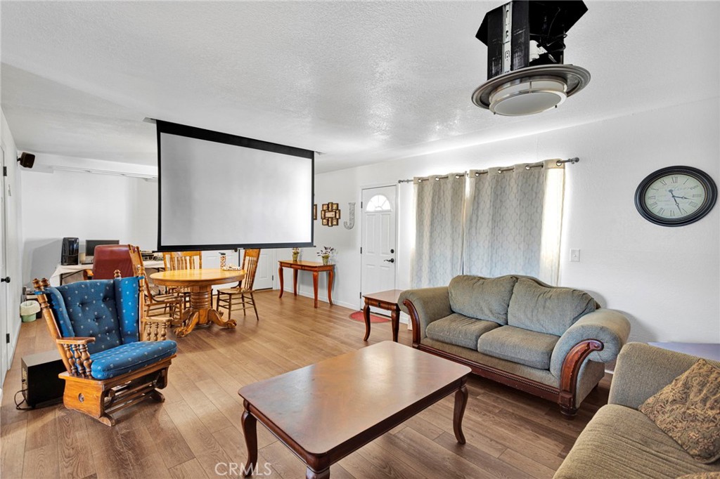 14575 Tonikan Road Apple Valley, CA 92307 - Photo 9 of 38 Gallery Image 9