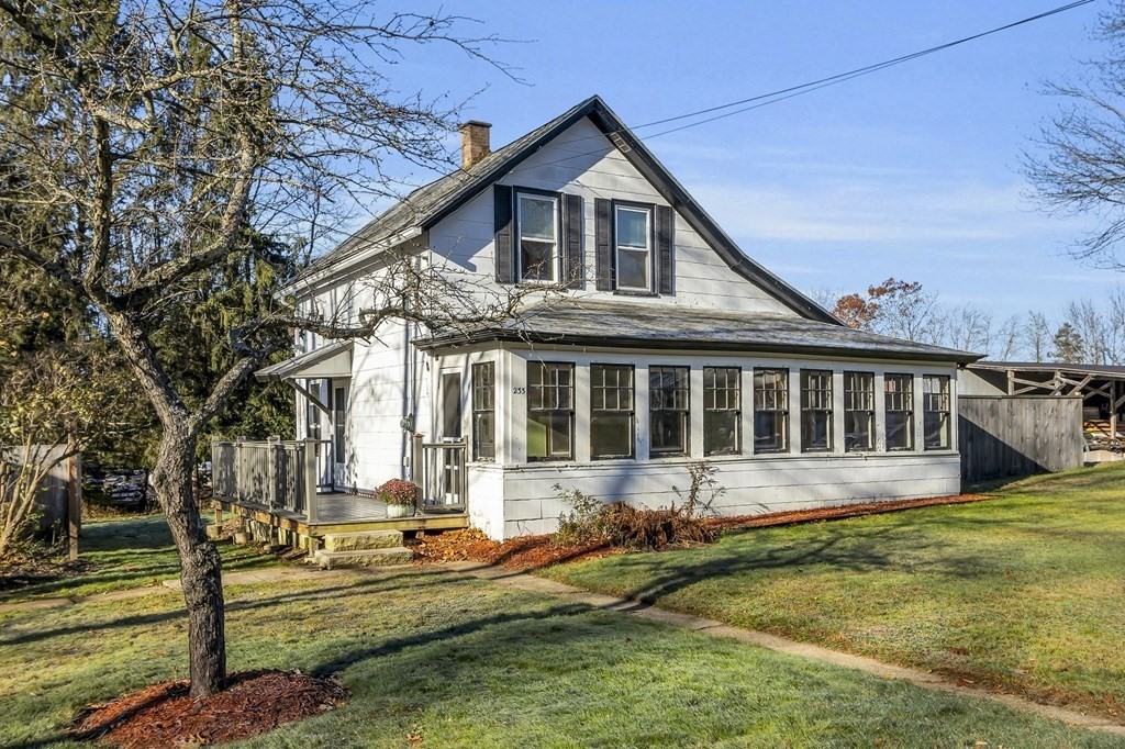 a view of a house with a yard