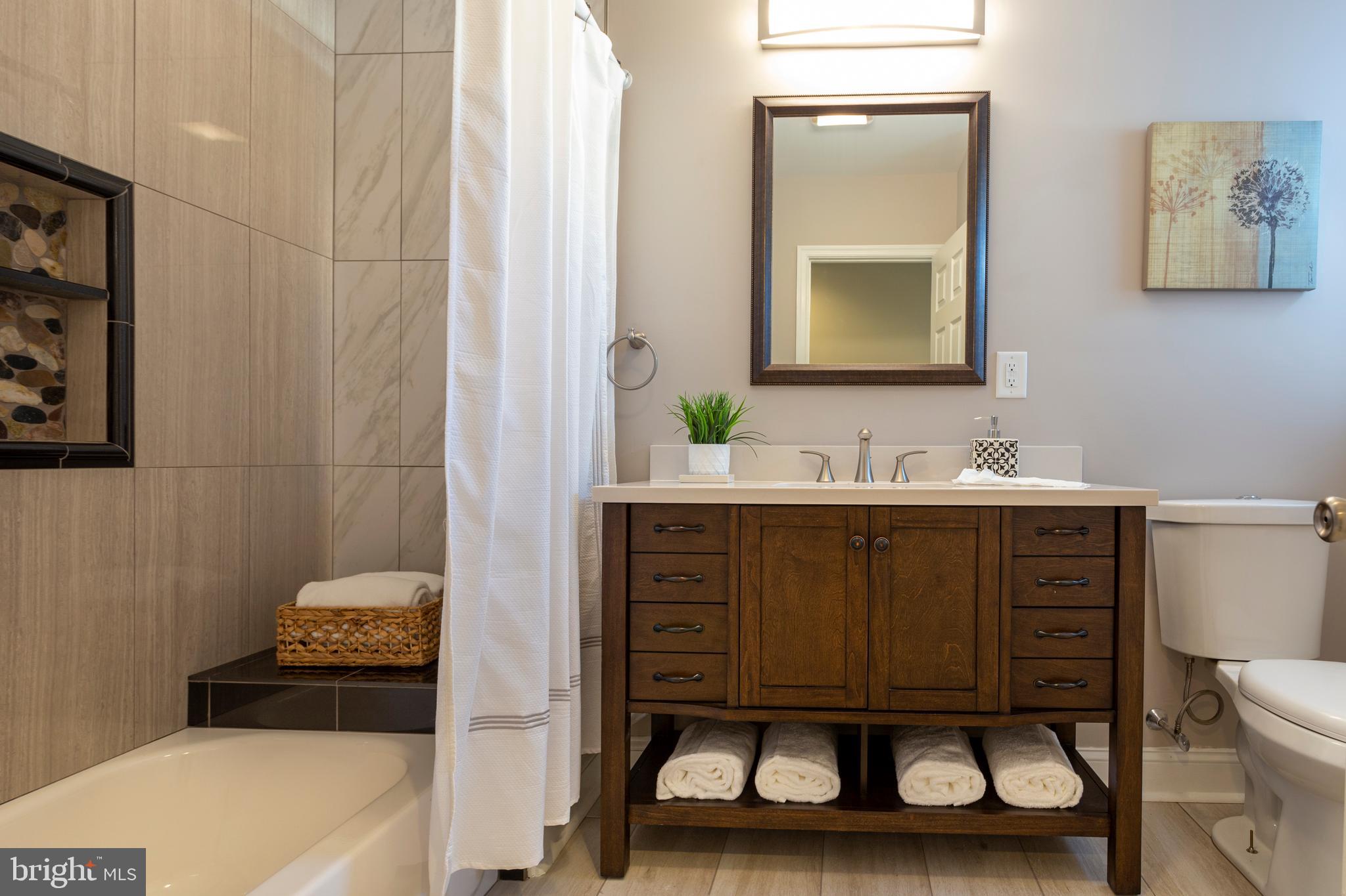 2751 Earp Street Philadelphia, PA 19146 - Photo 14 of 19 Second Floor Full Bathroom