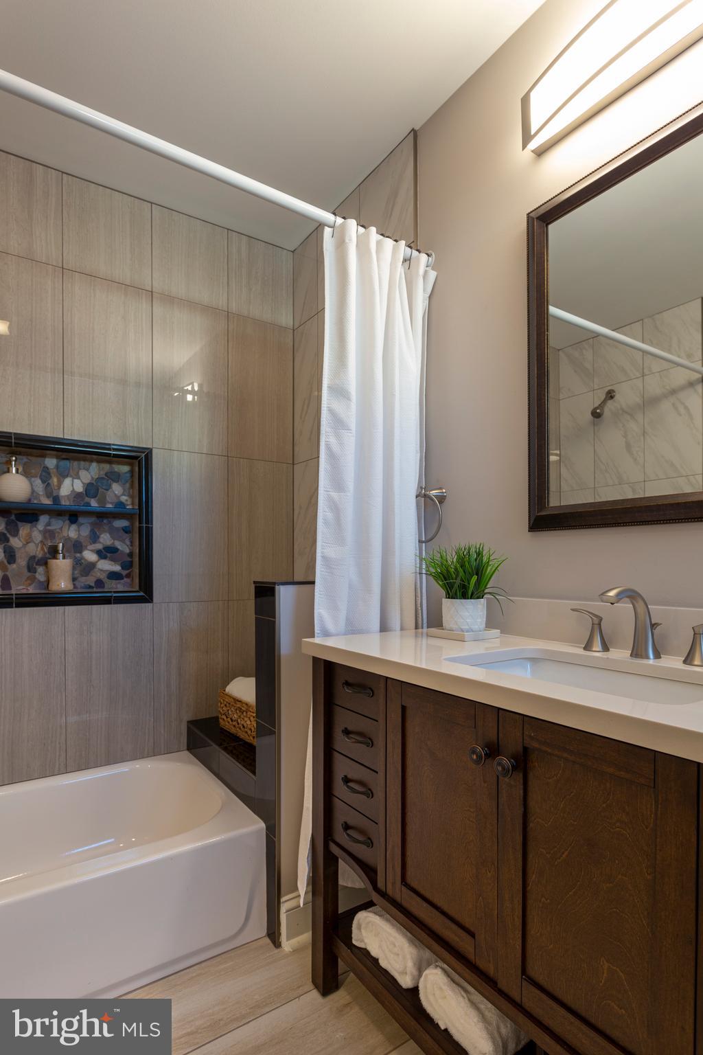 2751 Earp Street Philadelphia, PA 19146 - Photo 15 of 19 Second Floor Full Bathroom