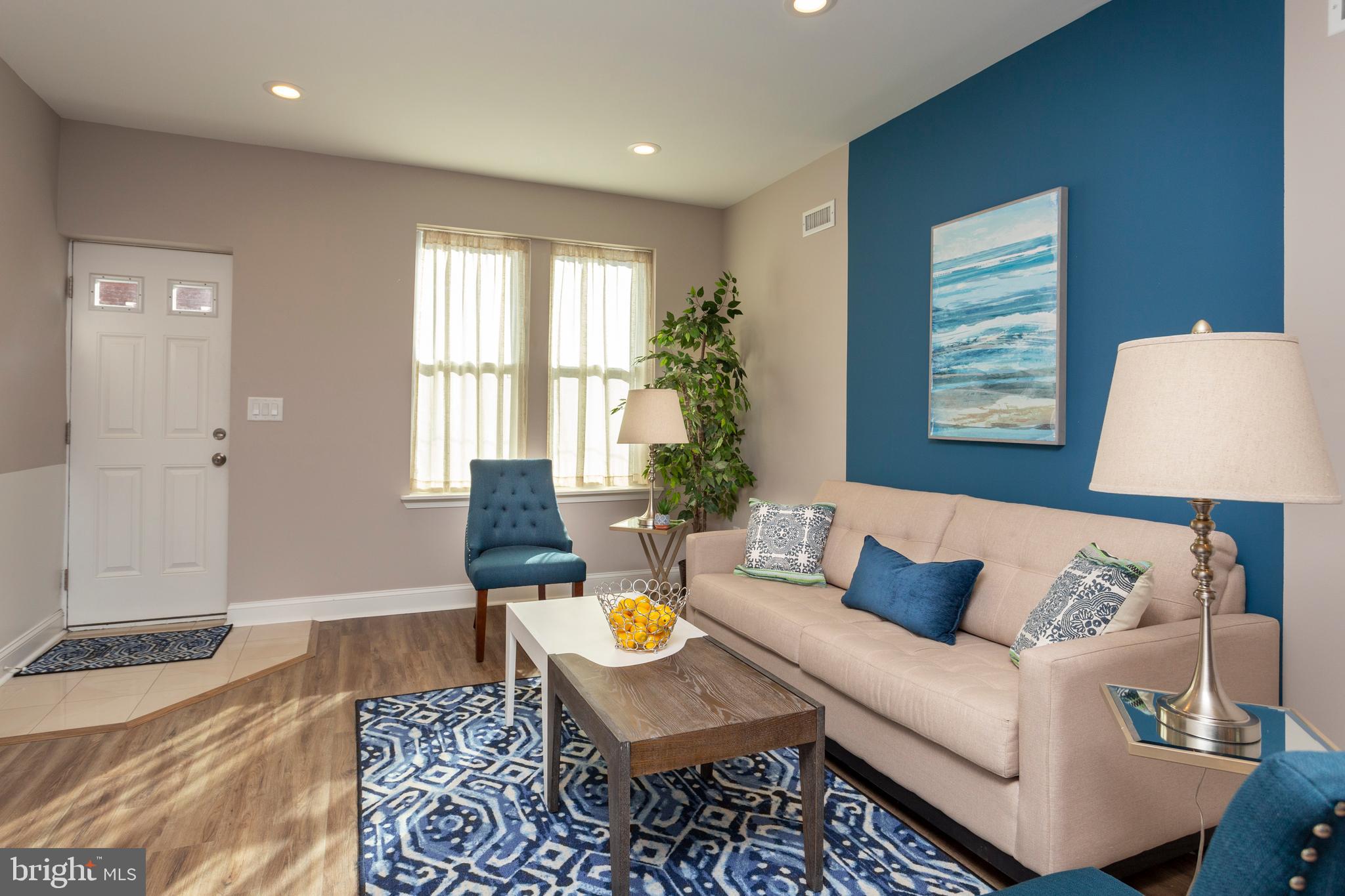 2751 Earp Street Philadelphia, PA 19146 - Photo 3 of 19 Living Room
