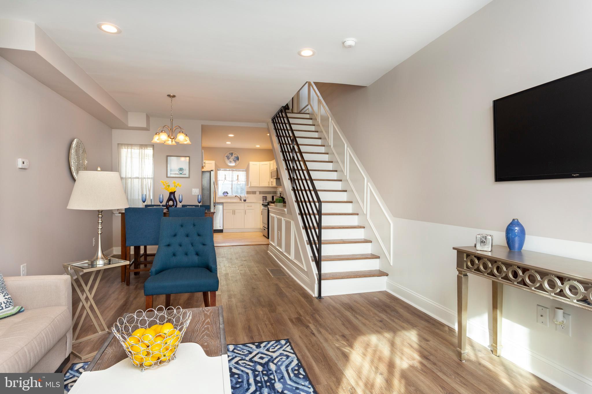 2751 Earp Street Philadelphia, PA 19146 - Photo 4 of 19 Living Room