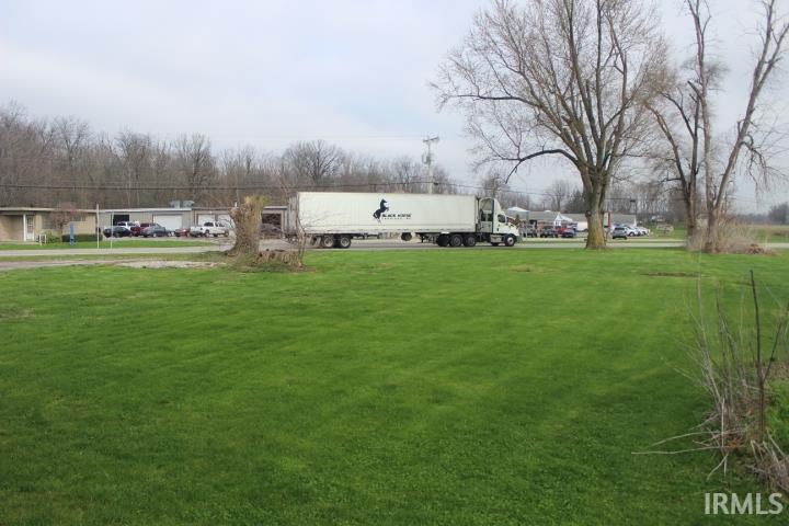 927 West Walnut Street Albany, IN 47320 - Photo 2 of 4